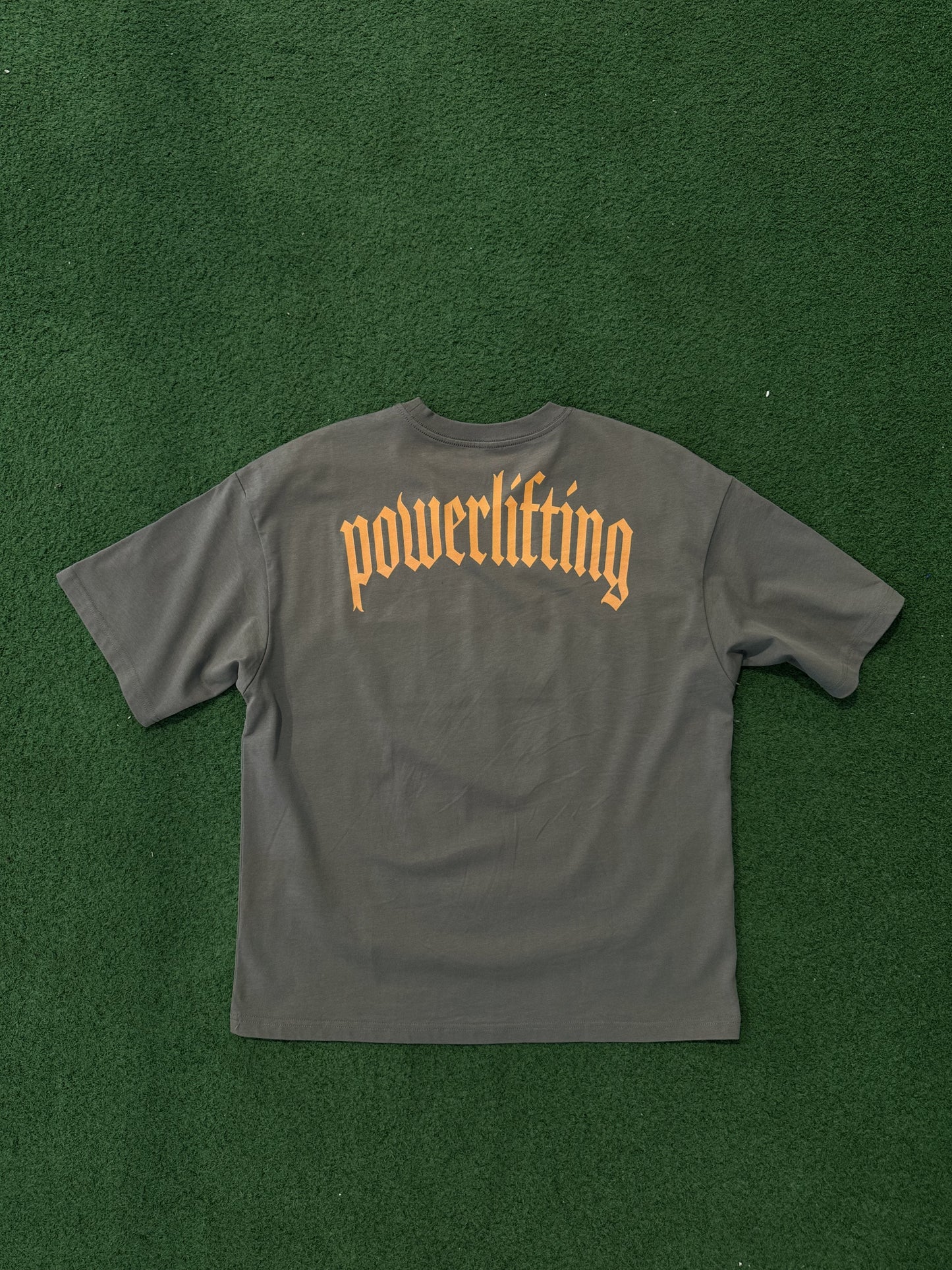 CAMISETA GRANDE HM "POWERLIFTING" EN COLOR GRIS GRAFITO