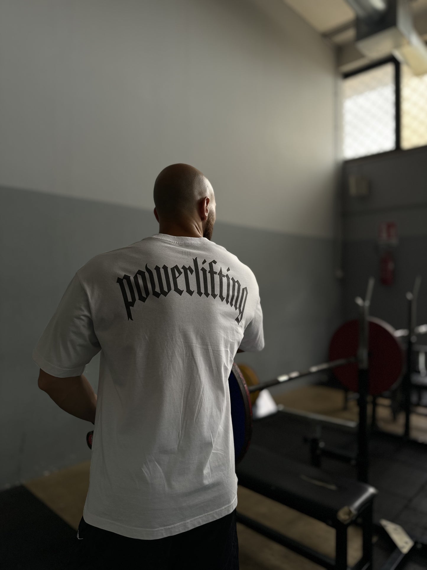 HM "POWERLIFTING" BACK COVER - WHITE OVERSIZED T-SHIRT