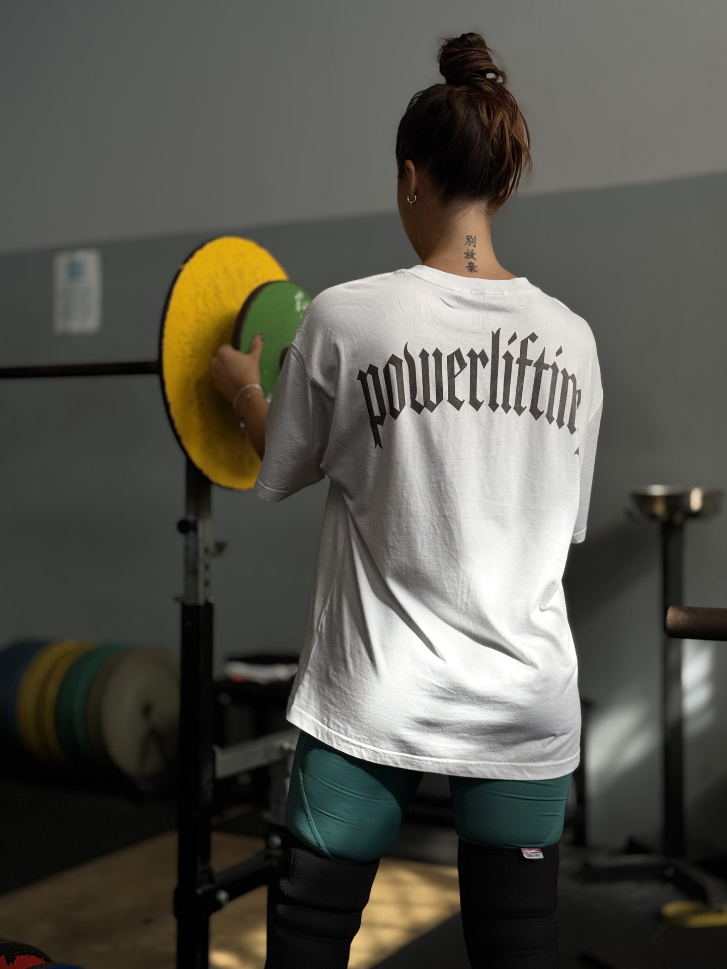 HM "POWERLIFTING" BACK COVER - WHITE OVERSIZED T-SHIRT