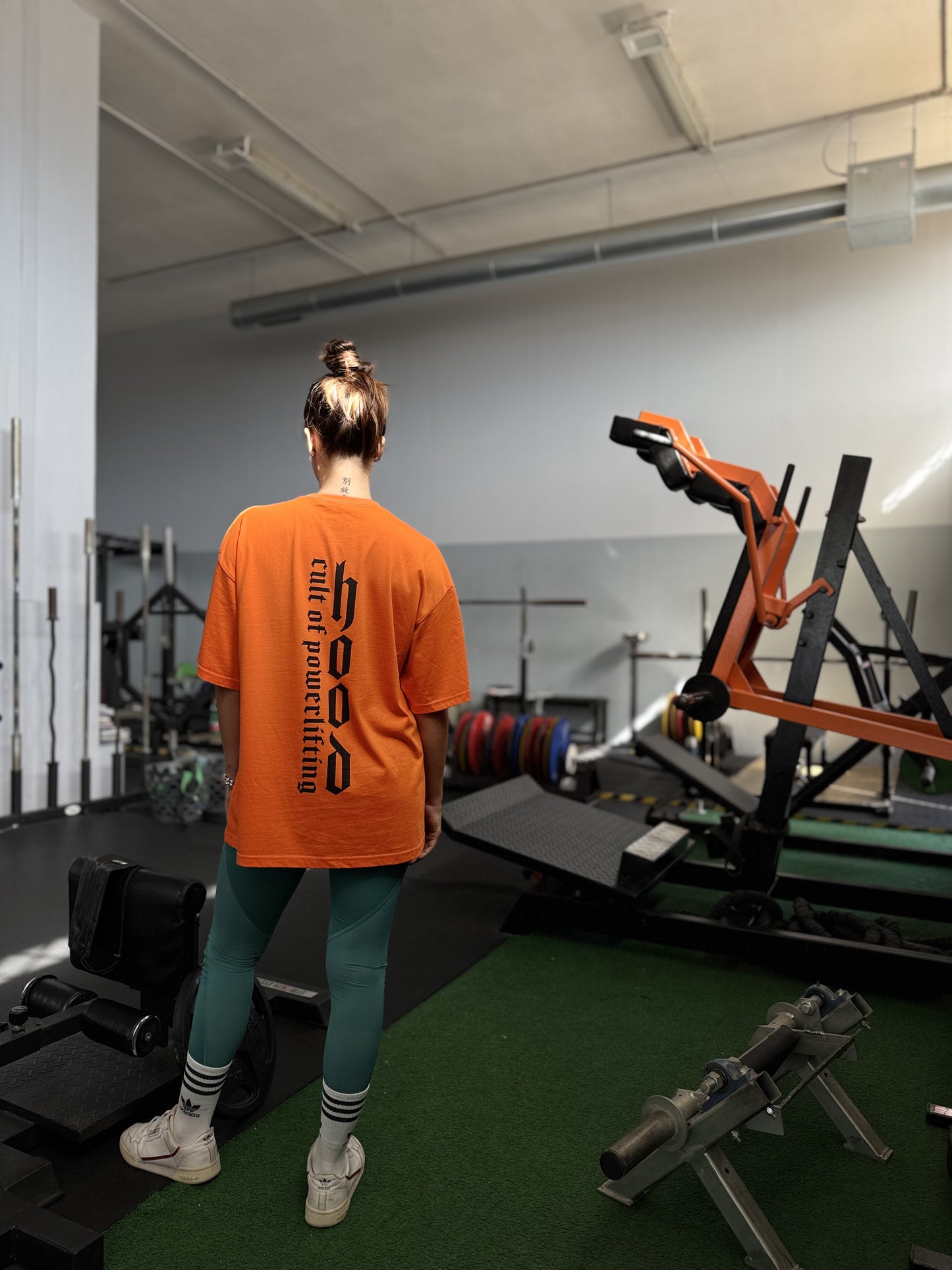 HM "CULT OF POWERLIFTING" BACK COVER - ORANGE OVERSIZED T-SHIRT